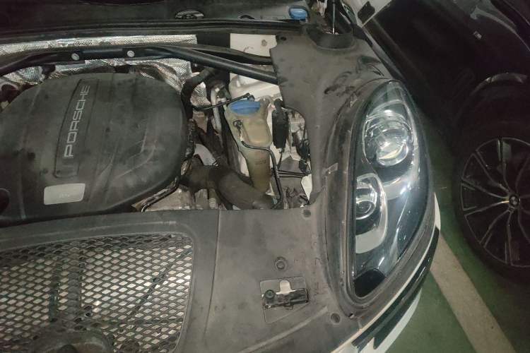 Used Porsche Macan 2016 Macan 2.0T Engine Bay Left