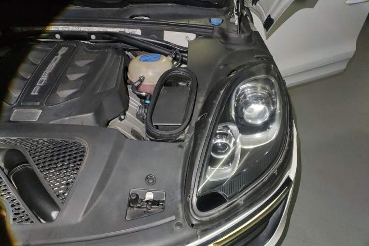Used Porsche Macan 2016 Macan S 3.0T Engine Bay Left