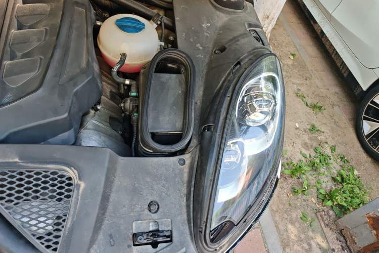 Used Porsche Macan 2016 Macan S 3.0T Engine Bay Left