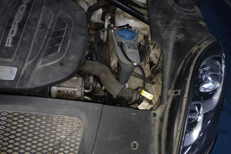 Used Porsche Macan 2016 Macan 2.0T Engine Bay Left