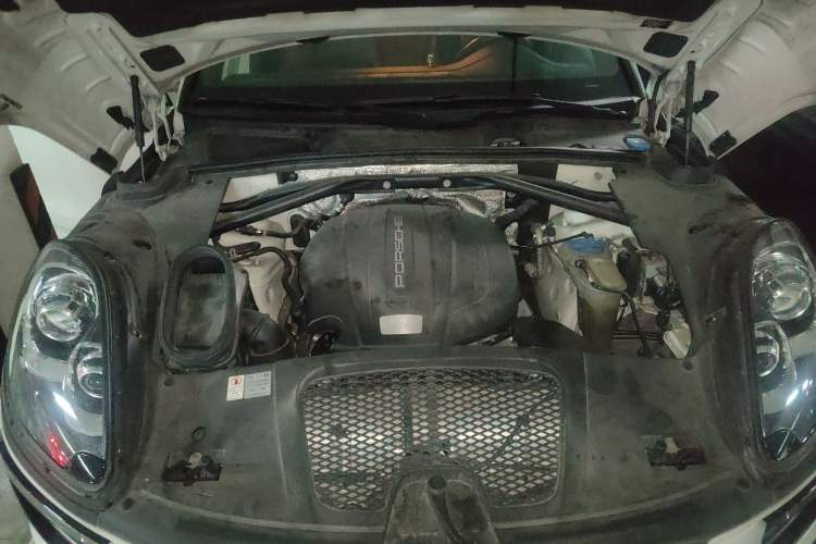 Used Porsche Macan 2016 Macan 2.0T Engine Bay