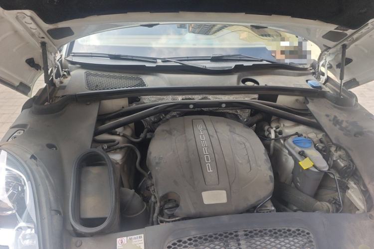 Used Porsche Macan 2016 Macan 2.0T Engine Bay