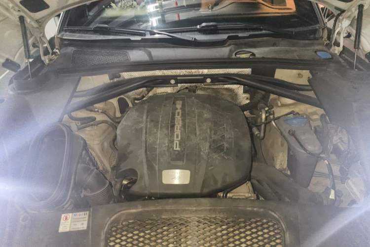 Used Porsche Macan 2016 Macan 2.0T Engine Bay
