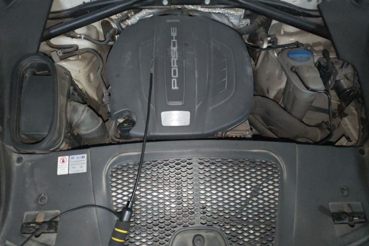 Used Porsche Macan 2016 Macan 2.0T Engine Bay