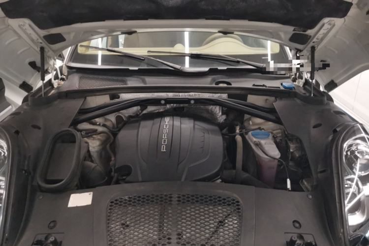Used Porsche Macan 2016 Macan 2.0T Engine Bay