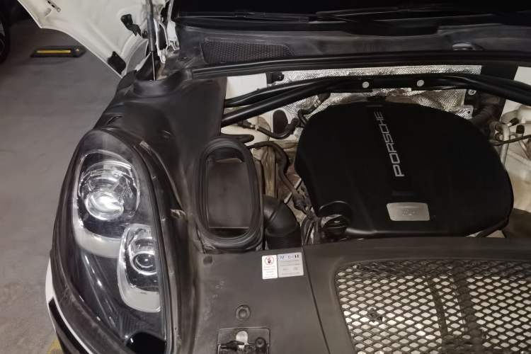 Used Porsche Macan 2016 Macan 2.0T Engine Bay Right