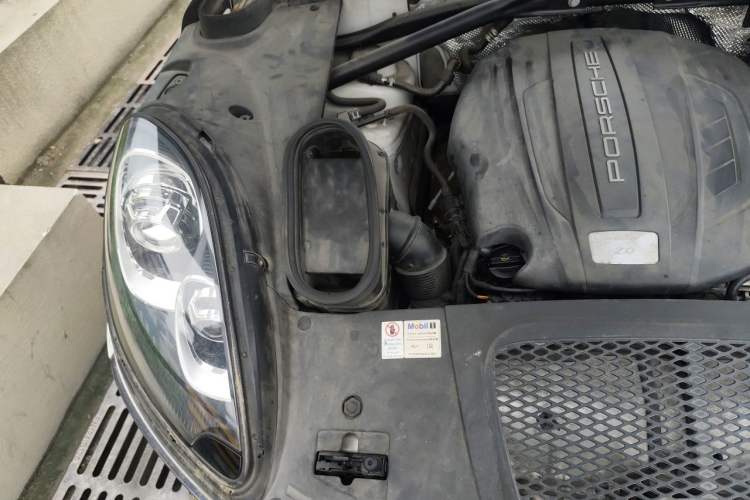 Used Porsche Macan 2016 Macan 2.0T Engine Bay Right