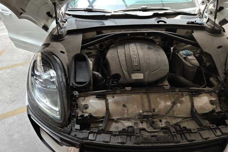 Used Porsche Macan 2016 Macan 2.0T Engine Bay Right