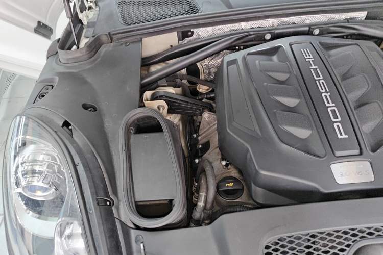 Used Porsche Macan 2016 Macan S 3.0T Engine Bay Right