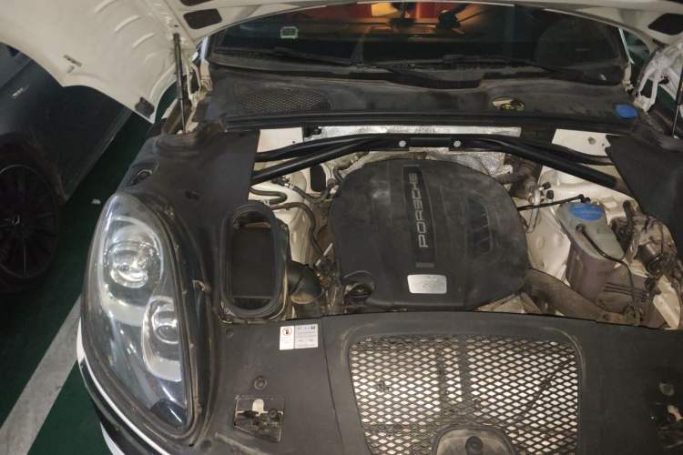 Used Porsche Macan 2016 Macan 2.0T Engine Bay Right