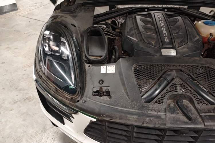 Used Porsche Macan  Engine Bay Right