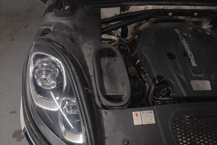 Used Porsche Macan 2016 Macan 2.0T Engine Bay Right