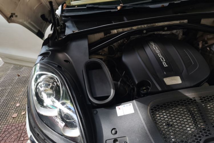 Used Porsche Macan 2016 Macan 2.0T Engine Bay Right