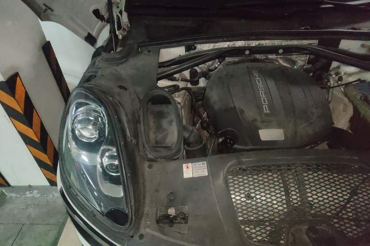 Used Porsche Macan 2016 Macan 2.0T Engine Bay Right