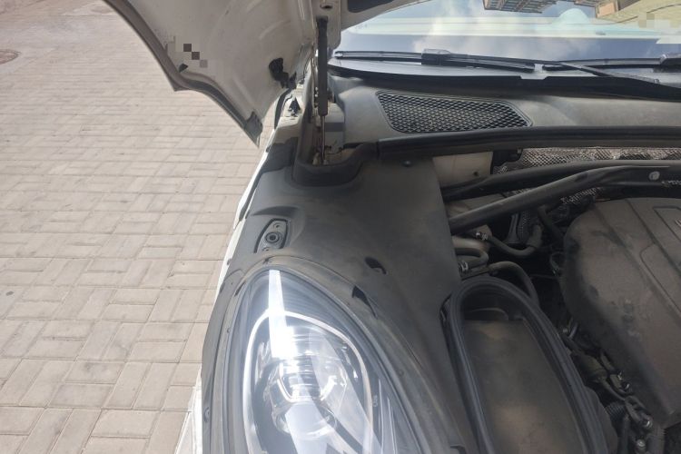 Used Porsche Macan 2016 Macan 2.0T Engine Bay Right