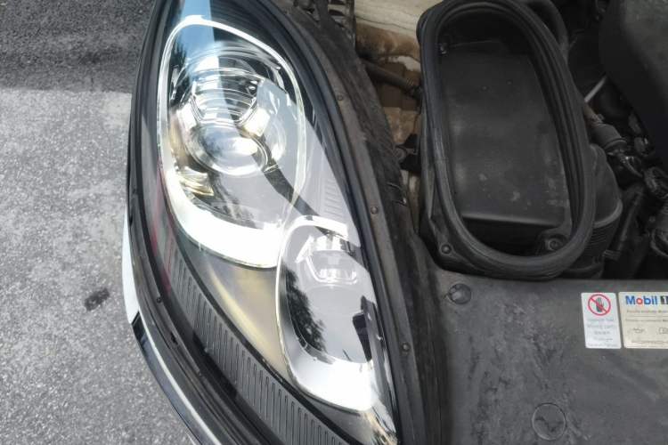 Used Porsche Macan 2016 Macan 2.0T Engine Bay Right