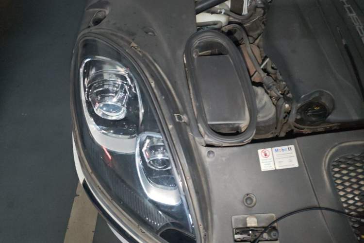Used Porsche Macan 2016 Macan 2.0T Engine Bay Right