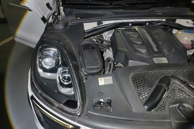 Used Porsche Macan 2016 Macan S 3.0T Engine Bay Right