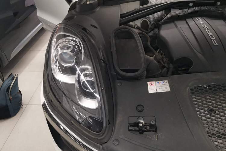 Used Porsche Macan 2016 Macan 2.0T Engine Bay Right