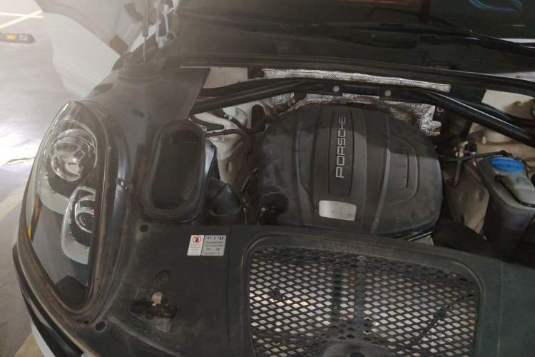 Used Porsche Macan 2016 Macan 2.0T Engine Bay Right