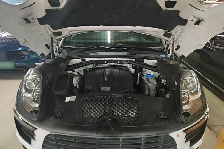 Used Porsche Macan 2016 Macan 2.0T Engine Bay