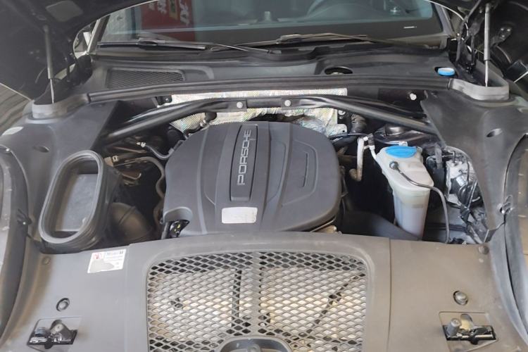 Used Porsche Macan 2016 Macan 2.0T Engine Bay