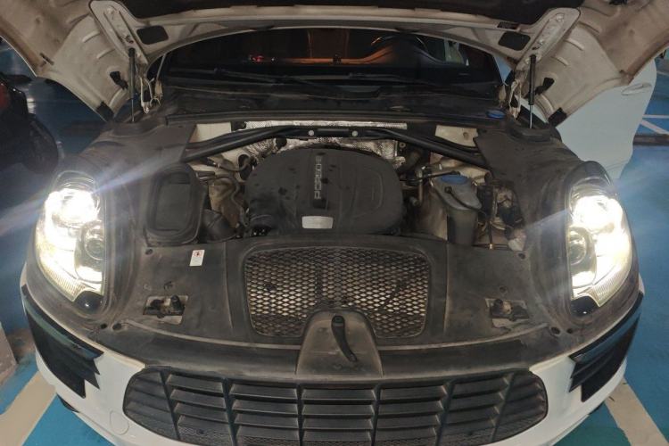 Used Porsche Macan 2016 Macan 2.0T Engine Bay