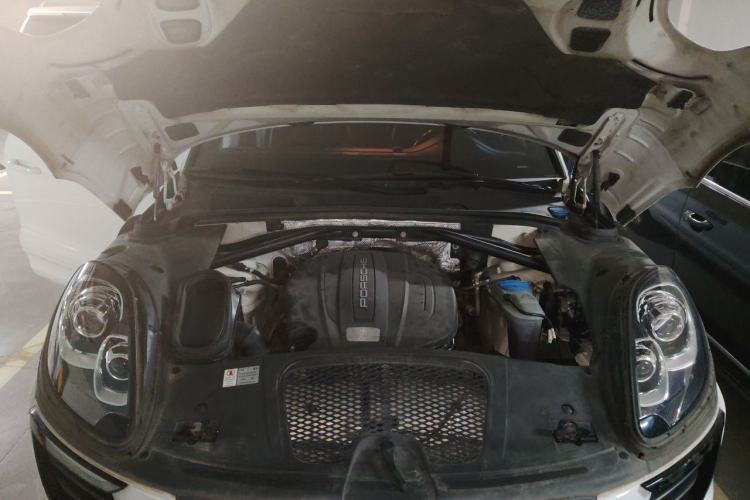 Used Porsche Macan 2016 Macan 2.0T Engine Bay