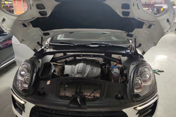 Used Porsche Macan 2016 Macan 2.0T Engine Bay