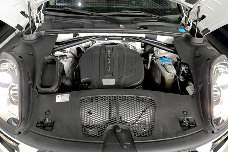 Used Porsche Macan 2016 Macan 2.0T Engine Bay