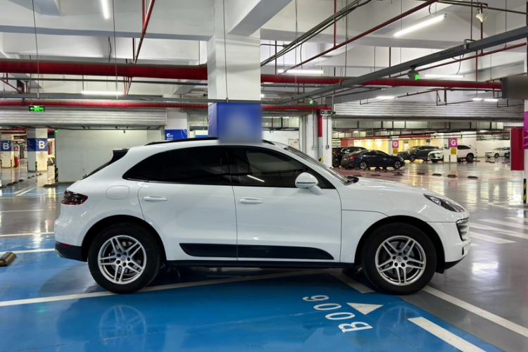 Used Porsche Macan 2016 Macan 2.0T Exterior 11