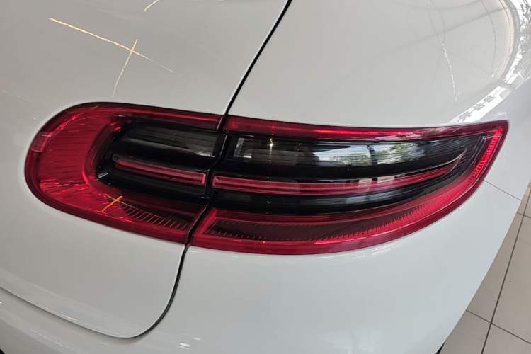 Used Porsche Macan 2016 Macan 2.0T Exterior 3