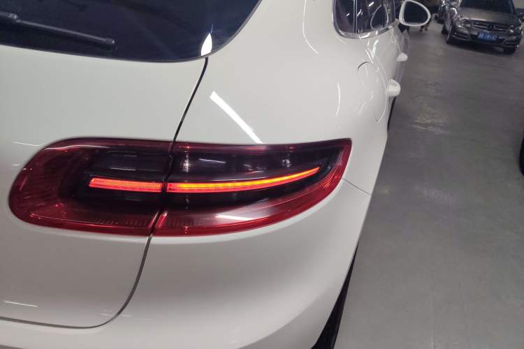 Used Porsche Macan 2016 Macan 2.0T Exterior 3