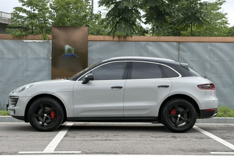 Used Porsche Macan 2016 Macan 2.0T Exterior 4