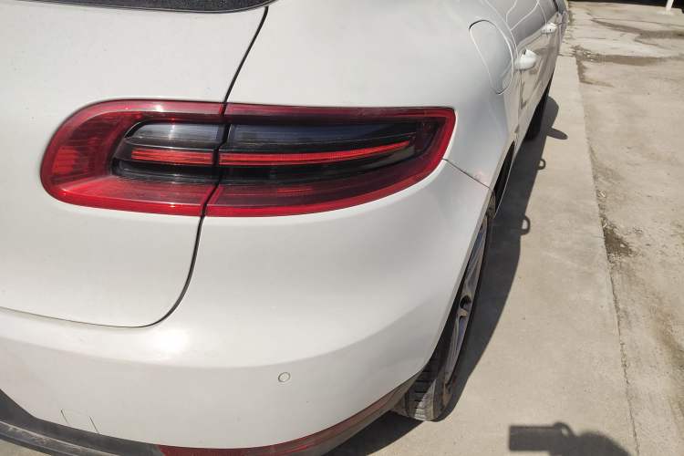 Used Porsche Macan 2016 Macan 2.0T Exterior 6
