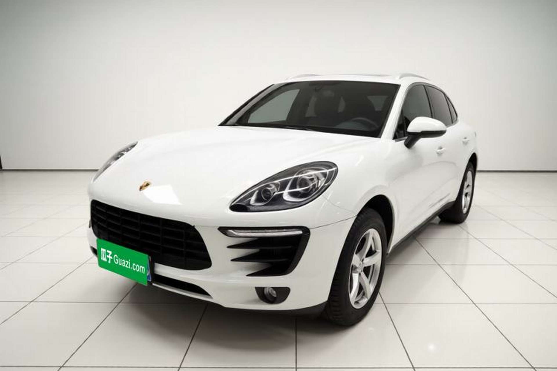 Used Porsche Macan 2016 Macan 2.0T Front Left 45 Deg