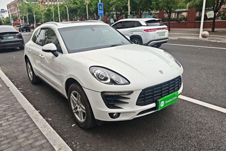 Used Porsche Macan 2016 Macan 2.0T Front Right 45 Deg