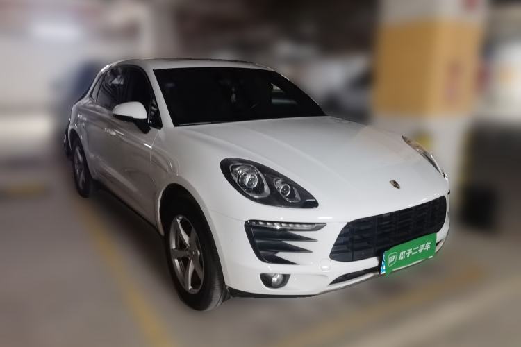 Used Porsche Macan 2016 Macan 2.0T Front Right 45 Deg