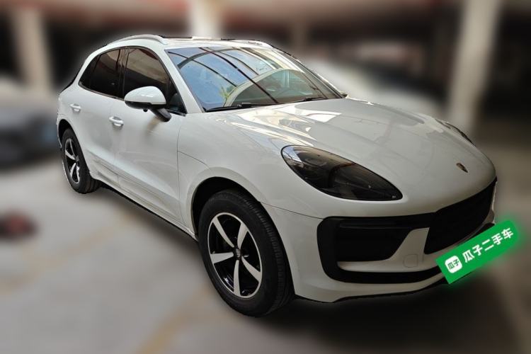 Used Porsche Macan 2016 Macan 2.0T Front Right 45 Deg