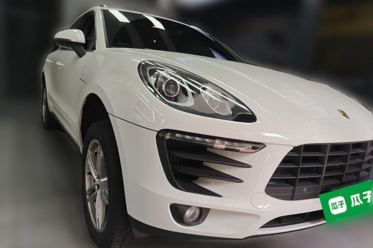 Used Porsche Macan 2016 Macan S 3.0T Front Right 45 Deg