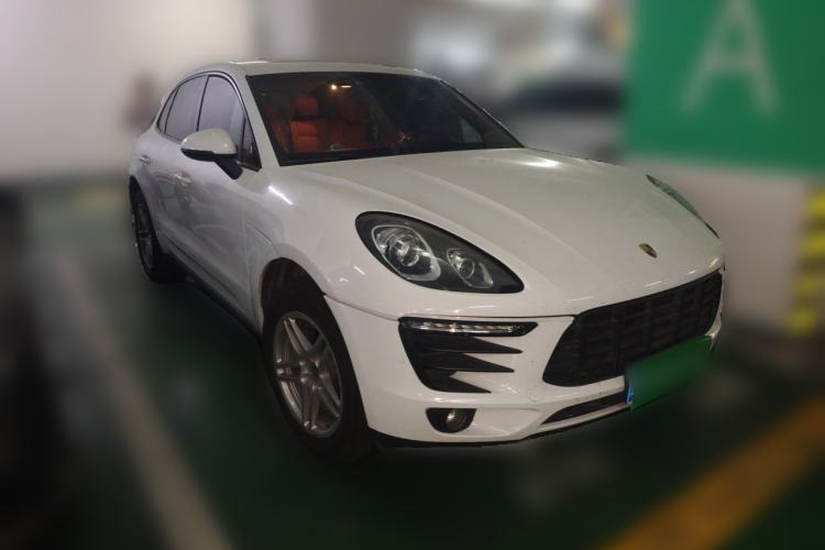 Used Porsche Macan 2016 Macan 2.0T Front Right 45 Deg