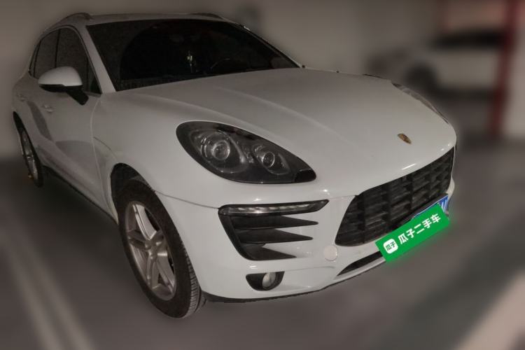 Used Porsche Macan 2016 Macan 2.0T Front Right 45 Deg