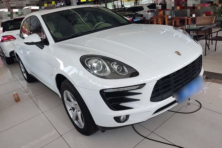 Used Porsche Macan 2016 Macan 2.0T Front Right 45 Deg