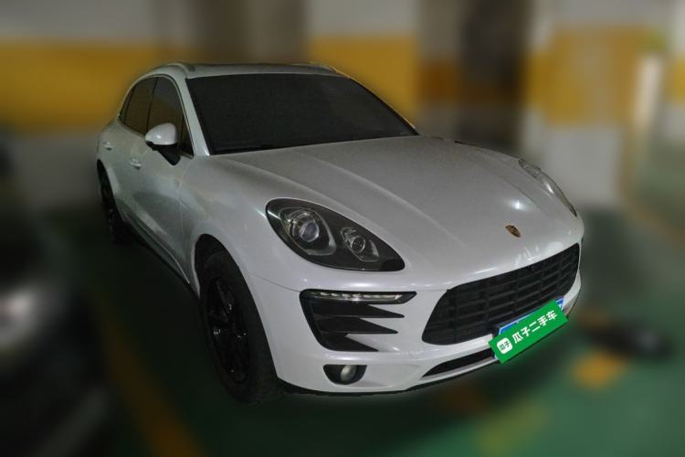 Used Porsche Macan 2016 Macan 2.0T Front Right 45 Deg