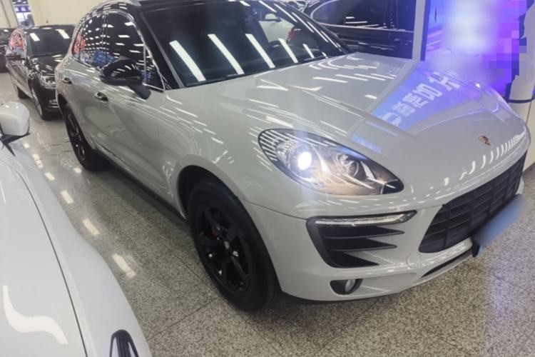 Used Porsche Macan 2016 Macan 2.0T Front Right 45 Deg