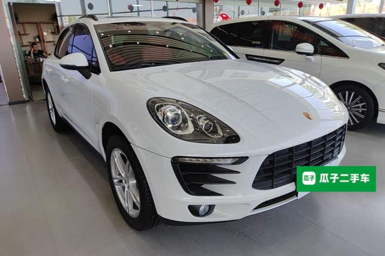 Used Porsche Macan 2016 Macan 2.0T Front Right 45 Deg