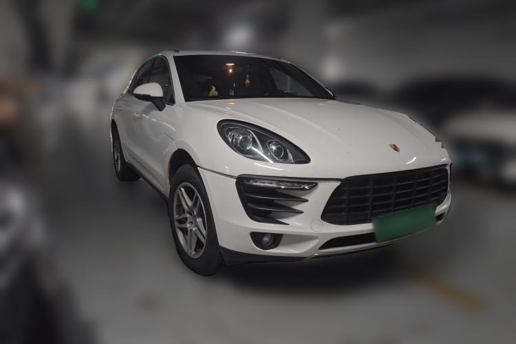 Used Porsche Macan 2016 Macan 2.0T Front Right 45 Deg