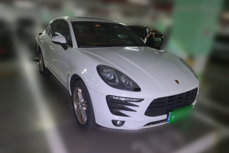 Used Porsche Macan 2016 Macan 2.0T Front Right 45 Deg