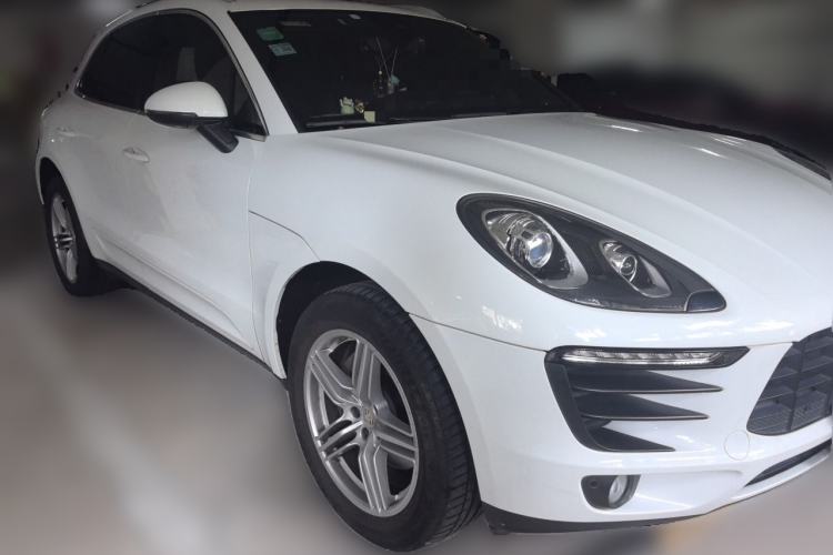 Used Porsche Macan 2016 Macan 2.0T Front Right 45 Deg