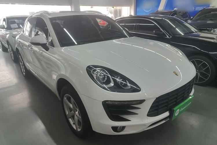 Used Porsche Macan 2016 Macan 2.0T Front Right 45 Deg